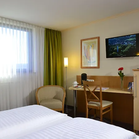 Plaza מלון לאונברג