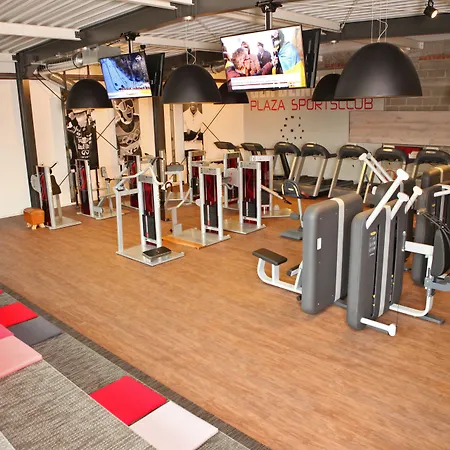 Plaza מלון לאונברג